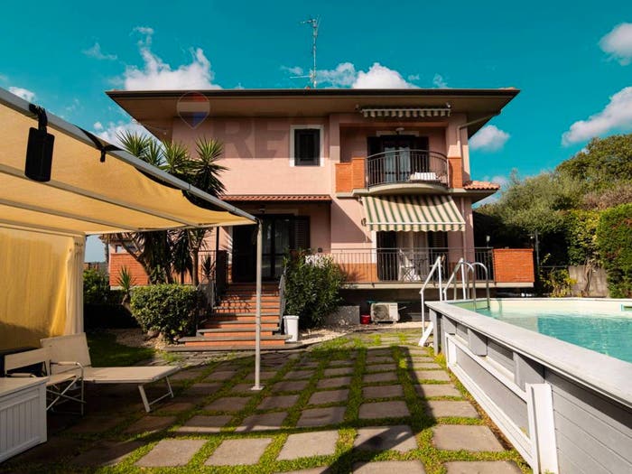 Casa con 6 locali in vendita in Via Don Pino Puglisi, Aci Sant'Antonio