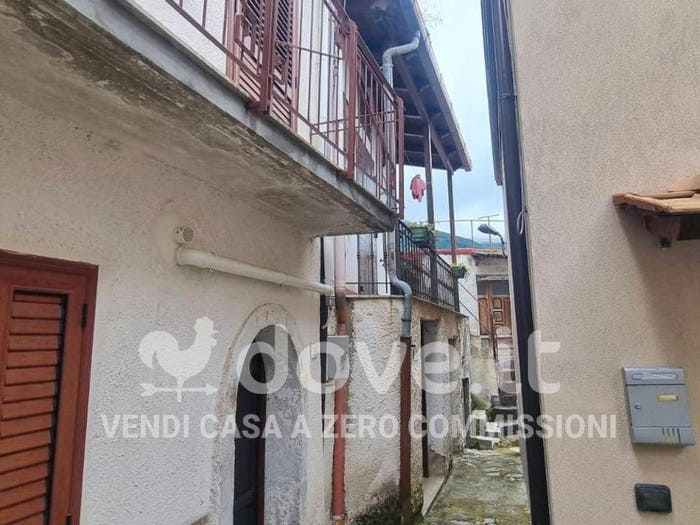 Casa trilocale in vendita in Via Cortina, Castelvetere sul Calore