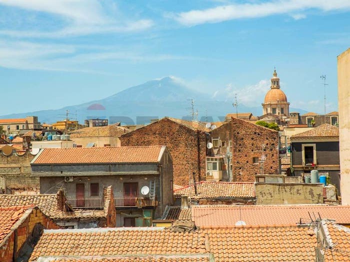 Casa con 6 locali in vendita in Via Salvatore Di Giacomo, Centro Storico, Catania