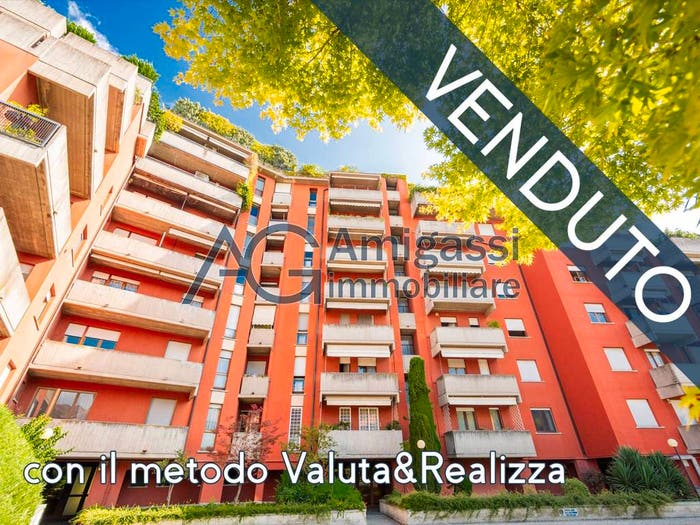 Appartamento trilocale in vendita in Via Giampaolo Lolmo, Canovine, Bergamo