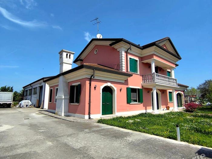 Casa con 6 locali in vendita in Via Pacinotti n, Area PIP, Ariano nel Polesine