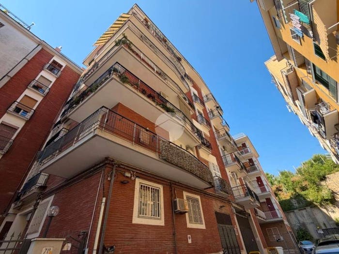 Appartamento quadrilocale in vendita in Via carlo de marco, San Carlo All'Arena, Napoli