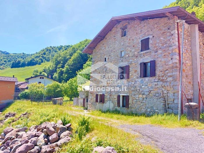Casa con 5 locali in vendita in Riso, Gorno