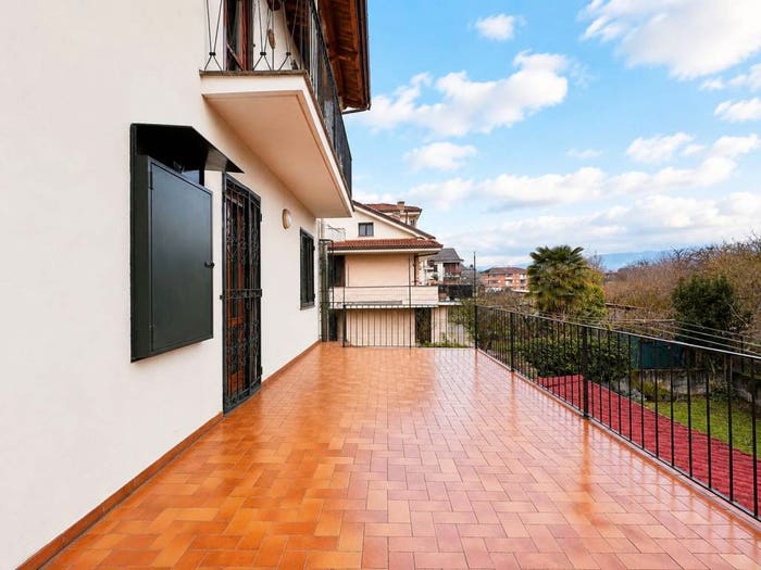 Casa con 6 locali in vendita in Viale Risorgimento, Canelli