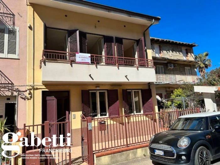 Appartamento trilocale in vendita in VIA BENEDETTO BRIN, Centro, Caronia