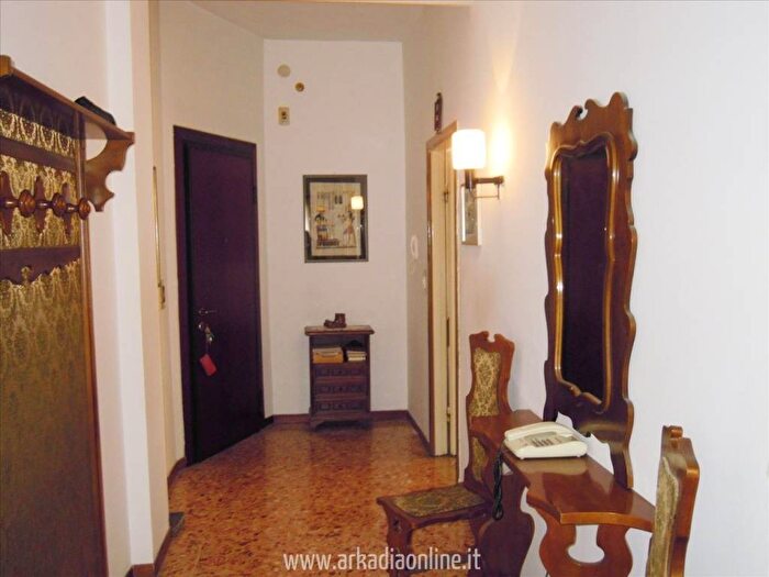 Appartamento trilocale in vendita in Via Nasalli Rocca, Dante Cheope, Piacenza