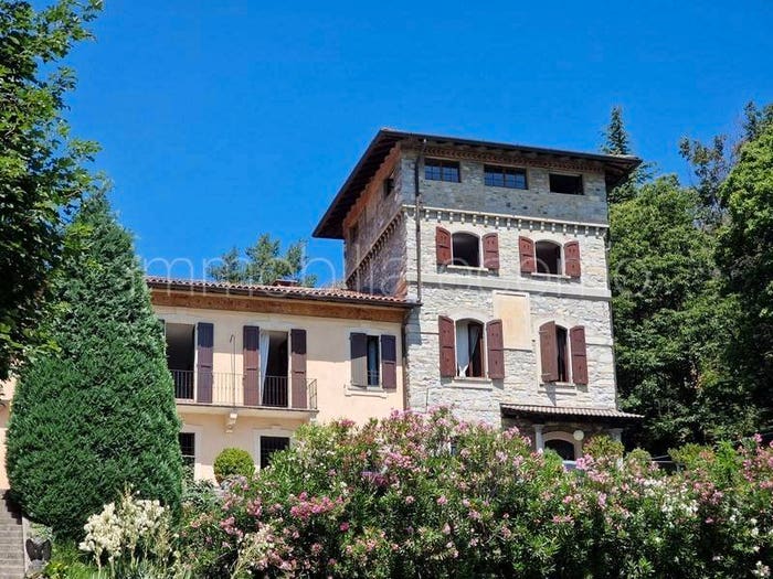 Casa con 6 locali in vendita in Cardano, Como
