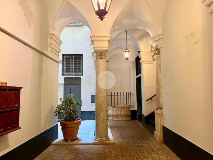 Appartamento con 6 locali in vendita in Appartamento Via Della Maddalena, Maddalena, Genova