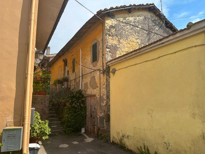 Appartamento trilocale in vendita in Via della Pace, Centro, Lanuvio