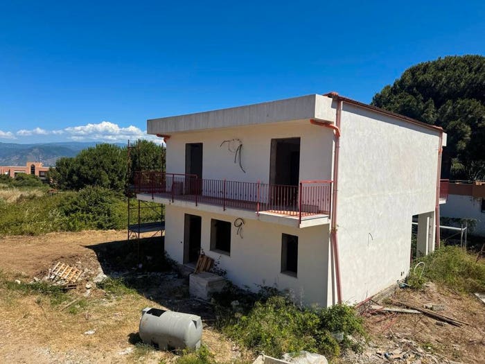 Casa quadrilocale in vendita in Via Cavalier Giovanni Guttaloro, Faro Superiore Sperone, Messina