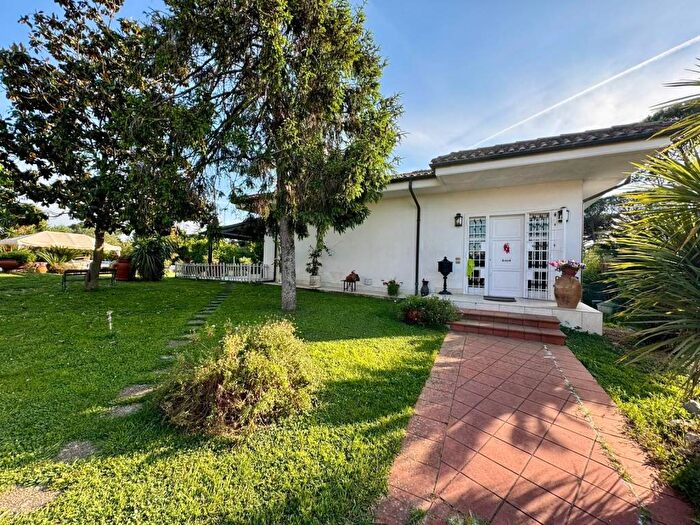 Casa con 6 locali in vendita in Via Cassia, La Giustiniana, Roma