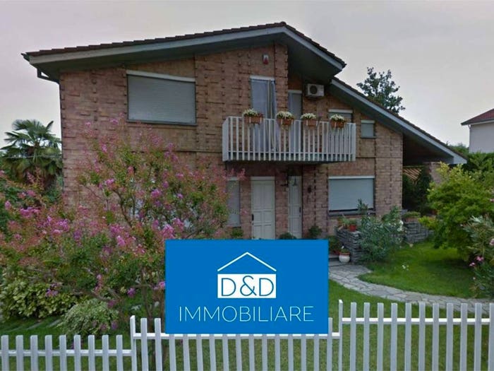 Casa con 6 locali in vendita in Via Umberto I, Centro, Mombercelli