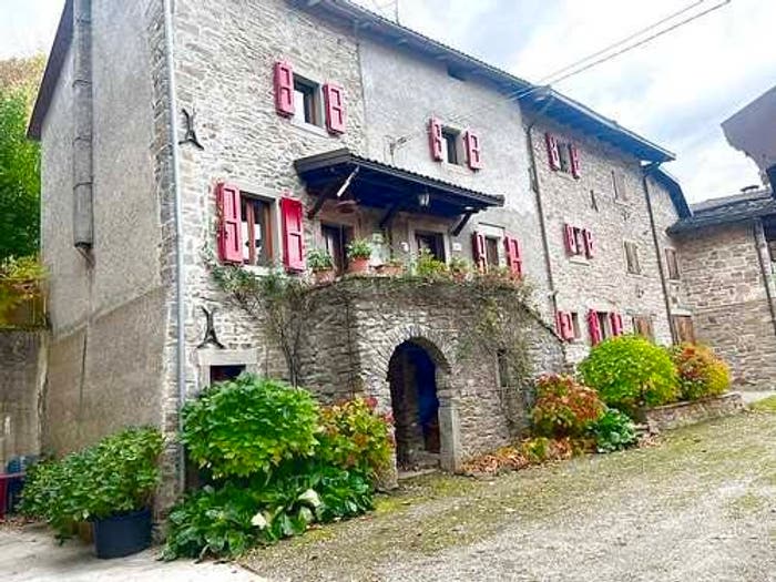 Casa con 6 locali in vendita in Fanano