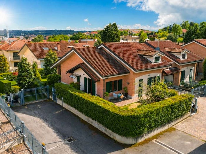 Casa con 6 locali in vendita in Via Nicola Monsignor Cavanna, Valgera, Asti