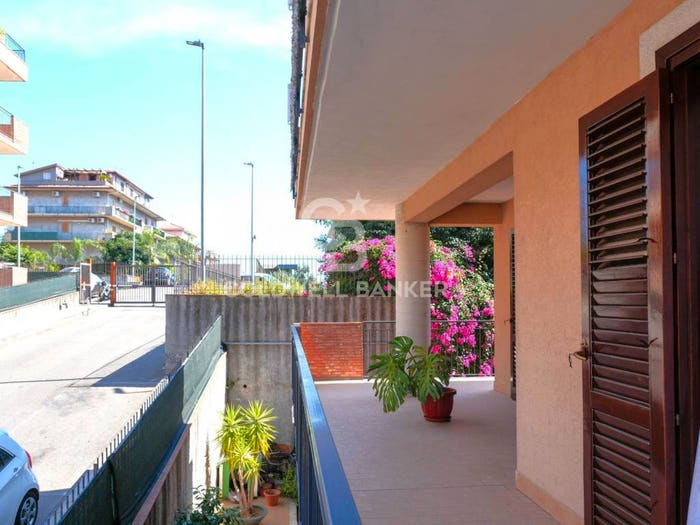 Appartamento quadrilocale in vendita in Via Michelangelo Buonarroti, Centro, Aci Catena