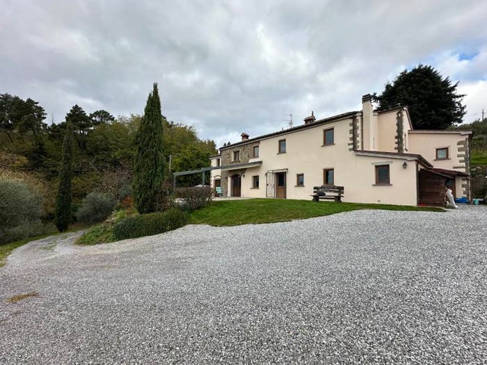 Casa con 6 locali in vendita in Marliana
