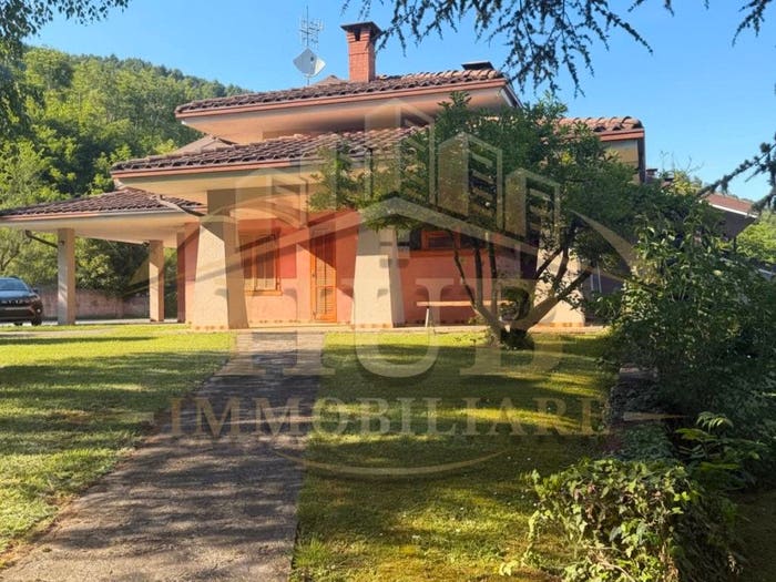 Casa con 6 locali in vendita in via bottonasco, Centro, Caraglio