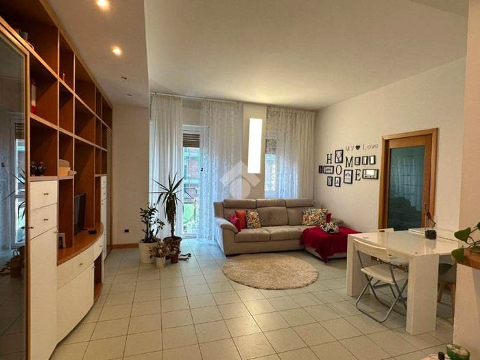 Appartamento quadrilocale in vendita in Via giacomo leopardi, Corsico