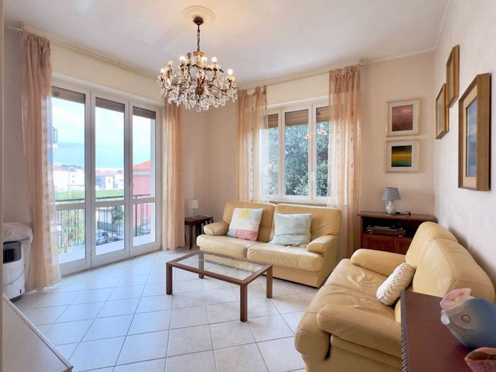 Appartamento quadrilocale in vendita in Viale Faraggiana, Albissola Marina