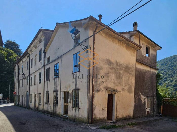 Casa con 6 locali in vendita in Via Enrico Toti, Centro, Torrebelvicino