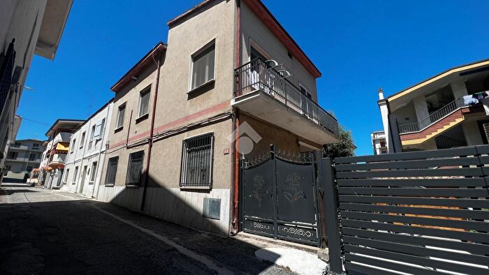 Casa con 6 locali in vendita in Via Delfico, Alba Adriatica