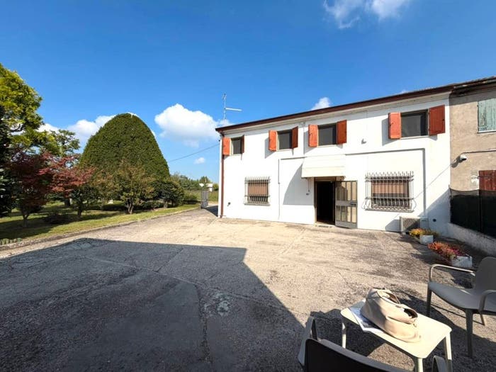 Casa con 6 locali in vendita in Isola Rizza