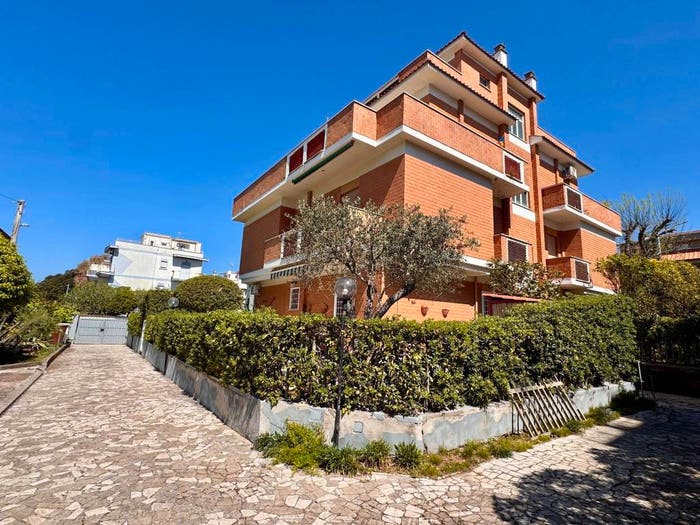 Casa bilocale in vendita in Viale Conchiglia di Mare, Lavinio Mare, Anzio