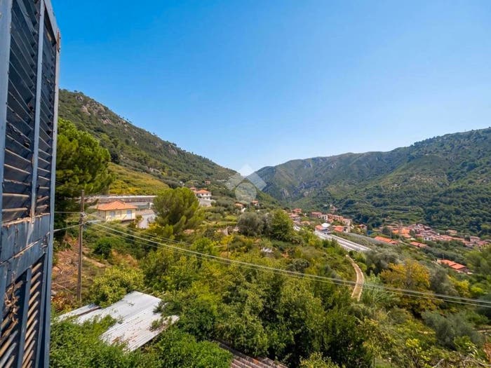 Appartamento quadrilocale in vendita in Via Serro Inferiore, Torri Calvo Villatella, Ventimiglia