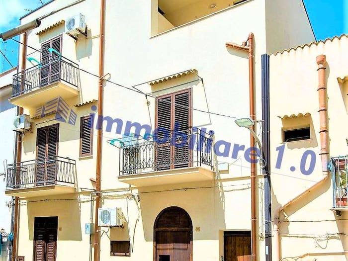 Casa con 6 locali in vendita in Via Giovanni Bovio, Centro, Castellammare del Golfo