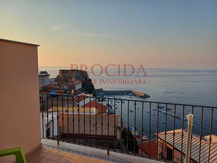 Casa trilocale in vendita in Piazza San Rocco, Scilla