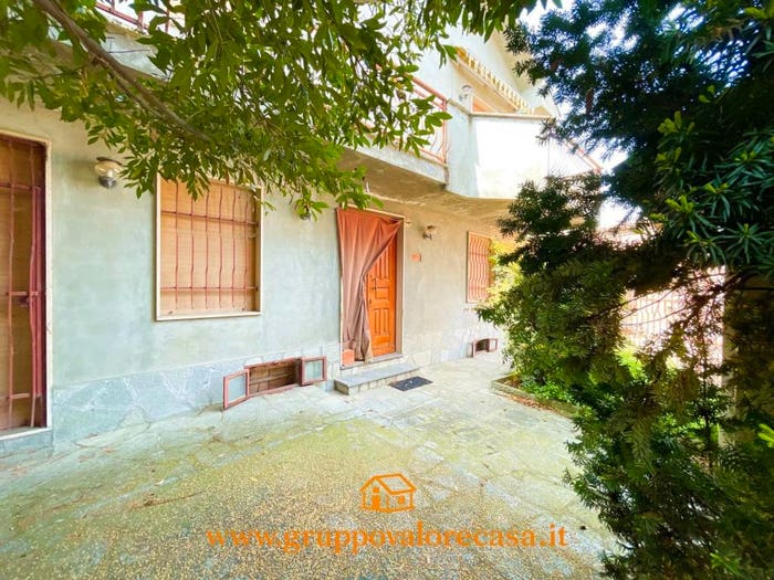 Casa con 6 locali in vendita in Centro, Mombaruzzo
