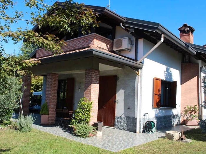 Casa con 6 locali in vendita in Via Monte Grappa, Centro, Guanzate