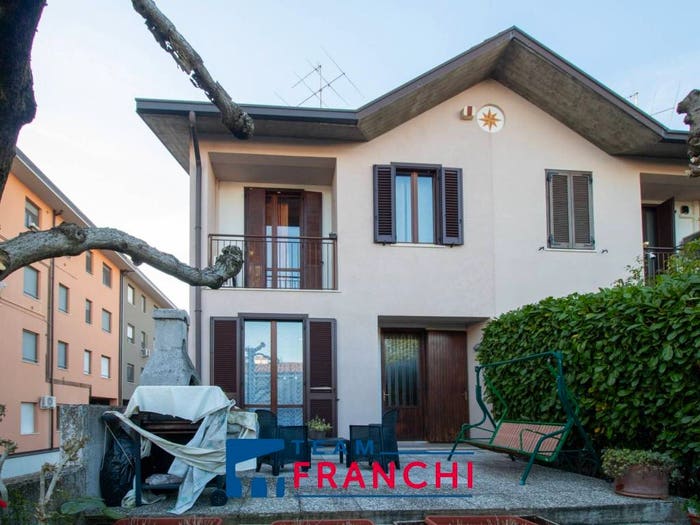 Casa quadrilocale in vendita in Via Curvane, Centro, Ghedi