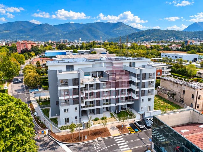 Appartamento quadrilocale in vendita in Via delle Grazzine, Oberdan, Brescia