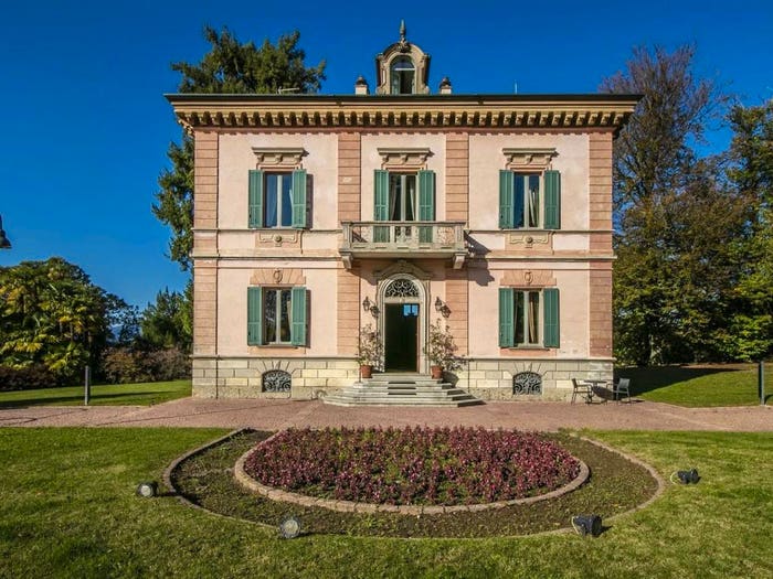 Casa con 6 locali in vendita in Via Camillo Benso Conte Di Cavour, Albiolo