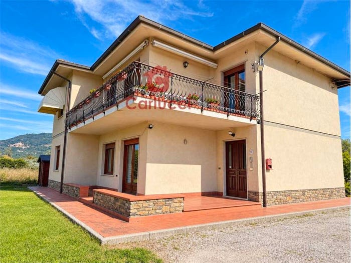 Casa con 6 locali in vendita in Alberghi Via Romana Pescia Morta, Pescia
