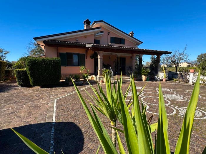 Casa con 6 locali in vendita in Via Castelluccio, Aquino