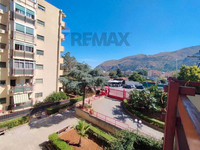 Appartamento con 5 locali in vendita in Via Placido Rizzotto, Bonagia, Palermo