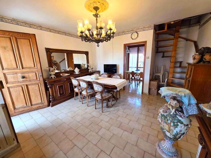 Appartamento con 5 locali in vendita in Via S Leonardo, Marina di Massa Centro, Massa