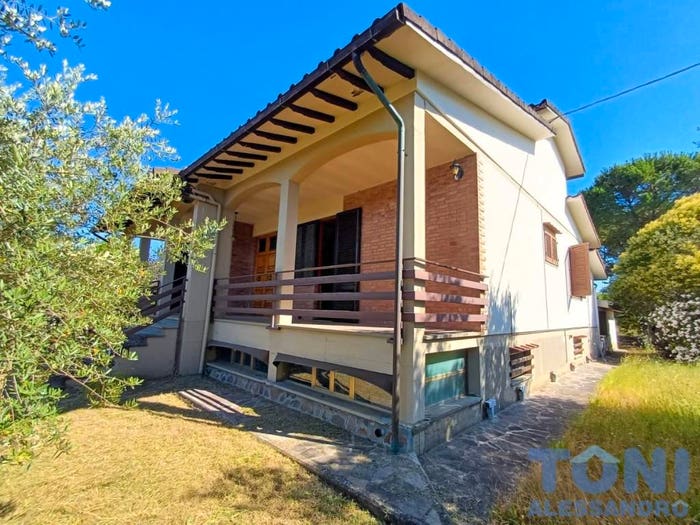 Casa con 6 locali in vendita in Villanuova Piovola, Empoli