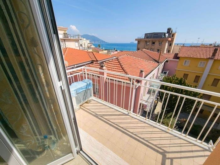 Appartamento trilocale in vendita in Scalinata delle Rose, Laigueglia