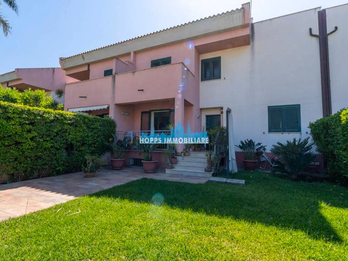 Casa con 6 locali in vendita in Viale Sandro Pertini, San Filippo Neri, Palermo
