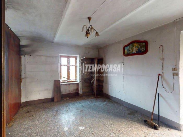 Appartamento con 5 locali in vendita in Via Roma, Treiso