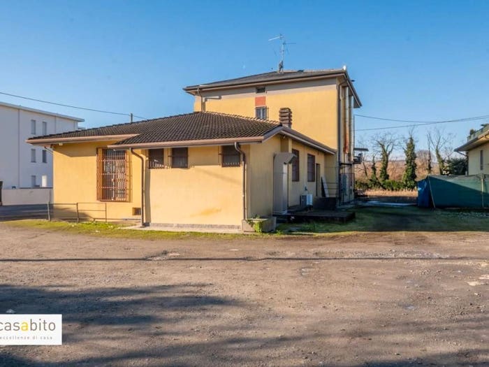 Casa con 6 locali in vendita in Via Manzoni, Marne, Filago