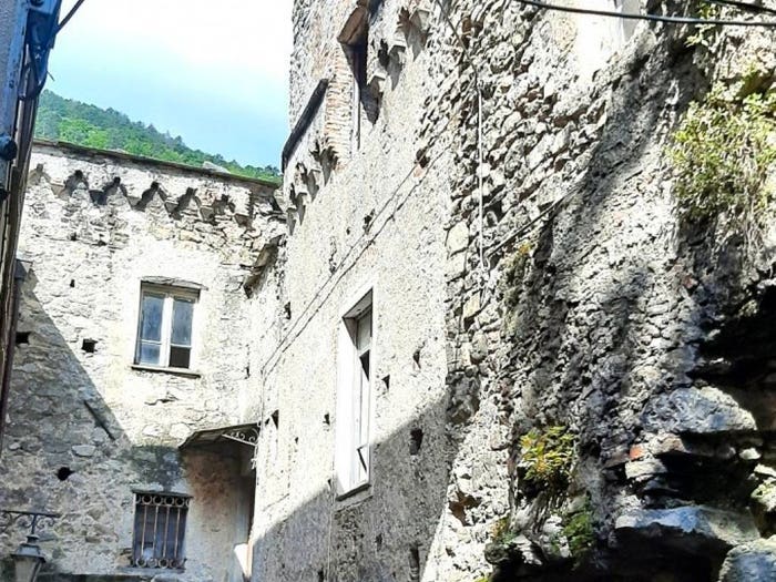 Casa con 6 locali in vendita in Via Al Mulino, Zuccarello