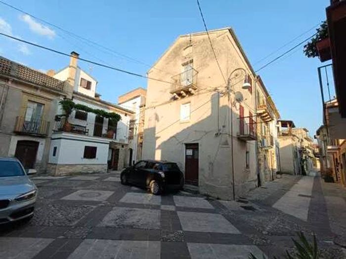 Casa quadrilocale in vendita in Via Urbano Pugliese, Centro, Perano