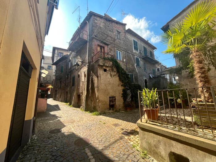 Appartamento trilocale in vendita in Via San Salvatore, Vasanello