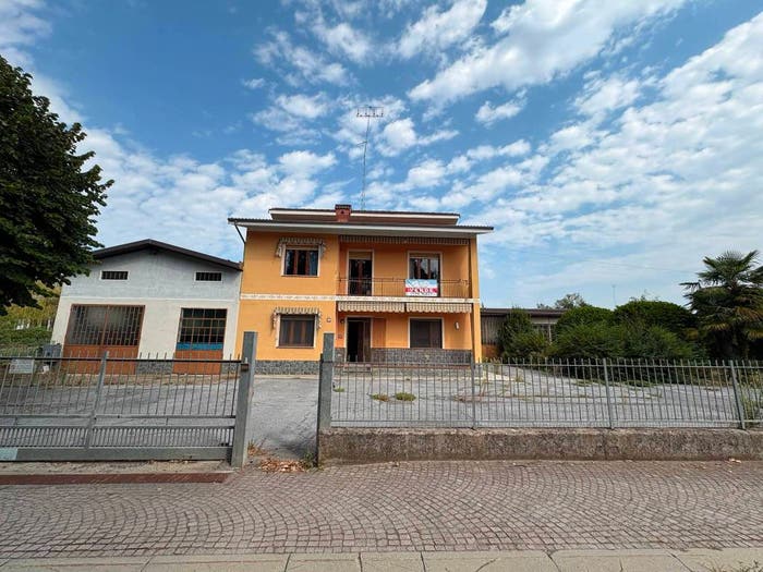 Casa con 6 locali in vendita in Via Langhe, Centro, Magliano Alpi