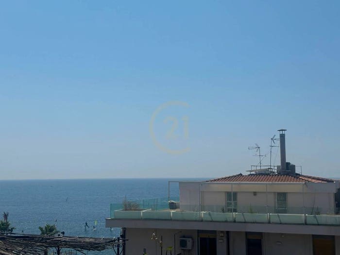 Appartamento trilocale in vendita in Via Re Martino, Centro, Aci Castello
