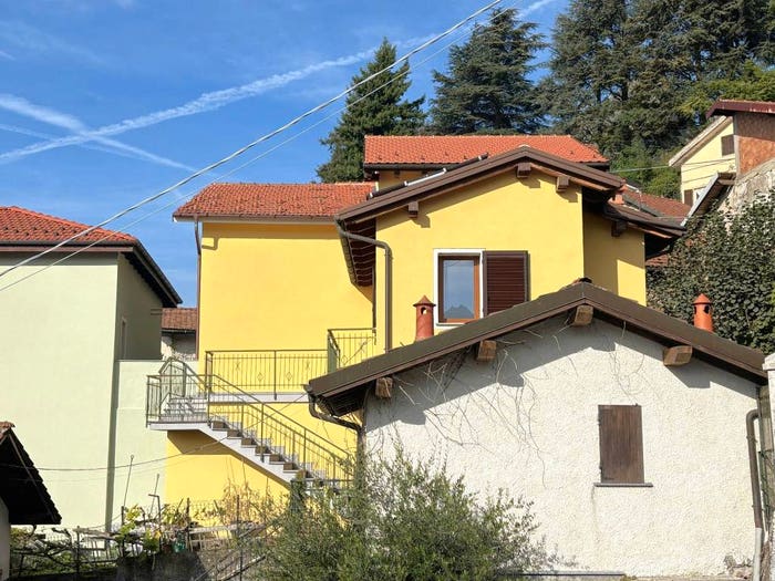 Casa quadrilocale in vendita in Via Giovanni Garrè, Centro, Savignone